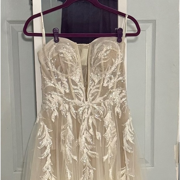 Galani Signature Wedding Gown - Picture 8 of 10